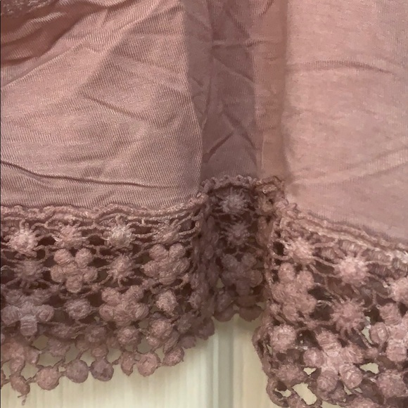 NWOT DOWN FOR IT FLORAL TRIM TOP (BLUSH) - Picture 6 of 6